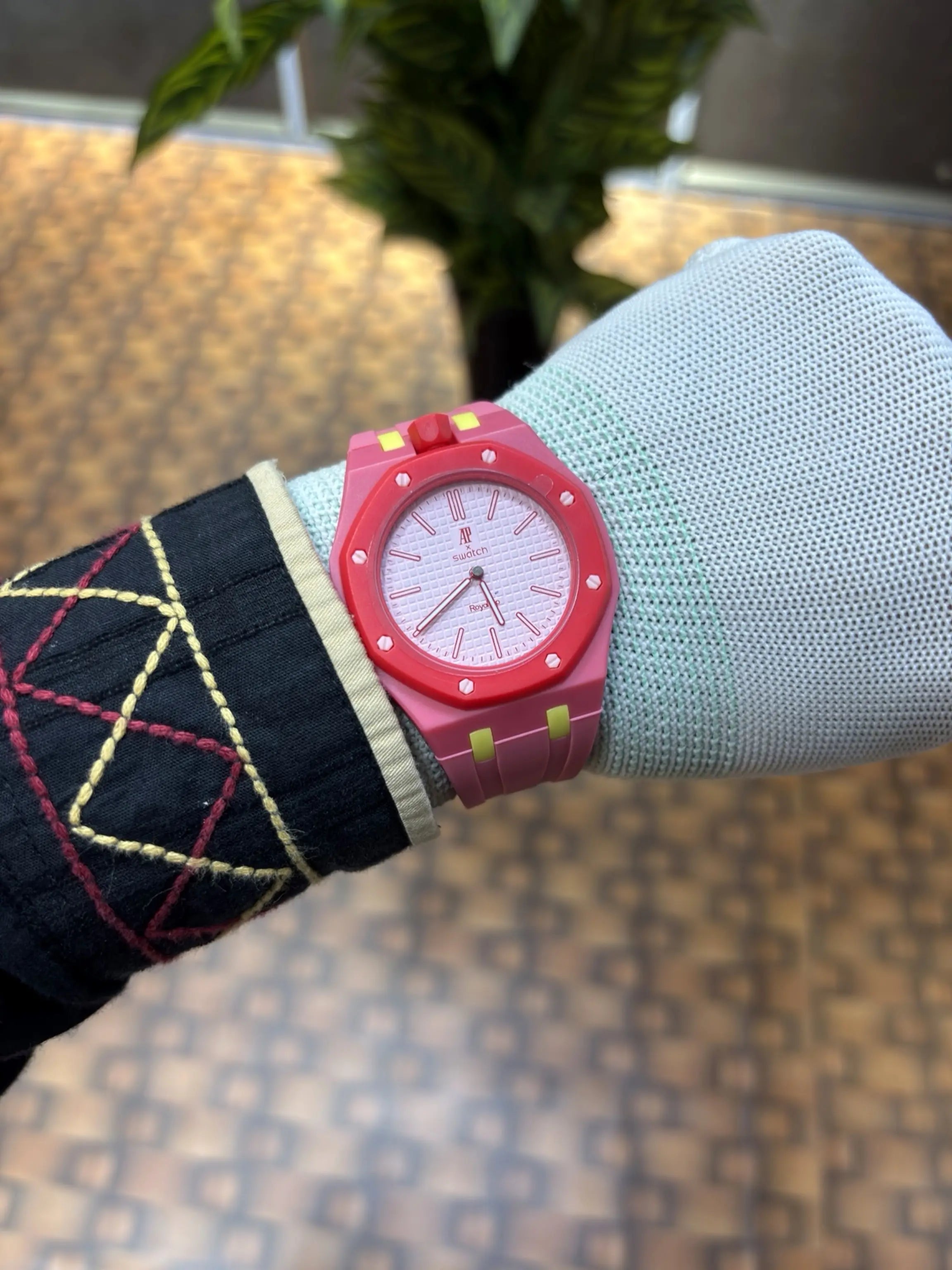 AP SWATC_H X ROYAL POP WITH BOX & SILICON STRAP PINK