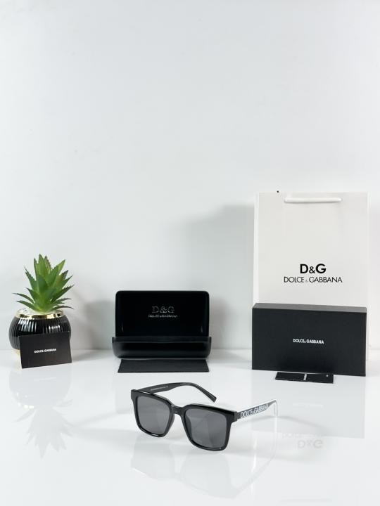 DG BLACK WHITE