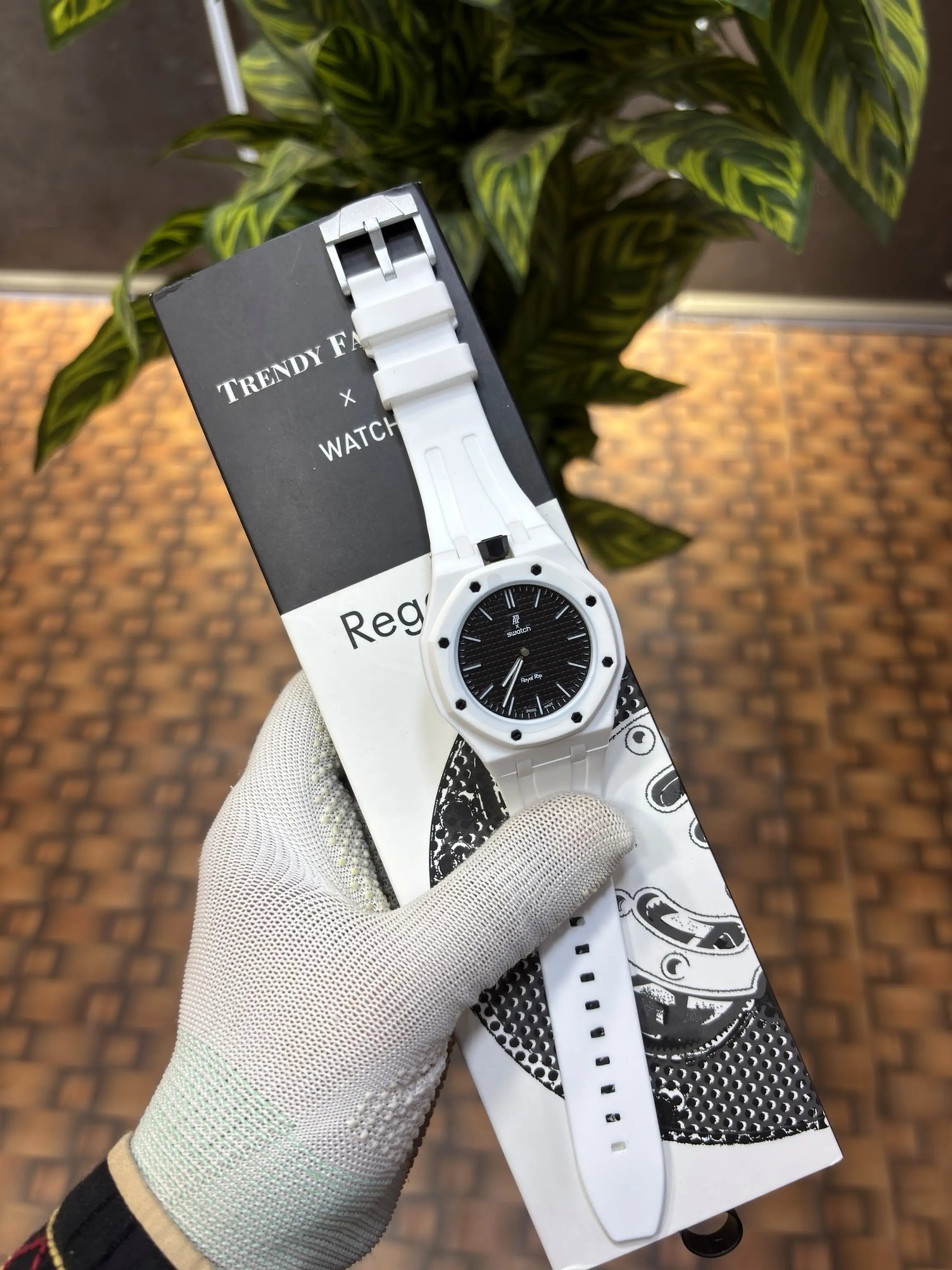 AP SWATC_H X ROYAL POP WITH BOX & SILICON STRAP WHITE BLACK