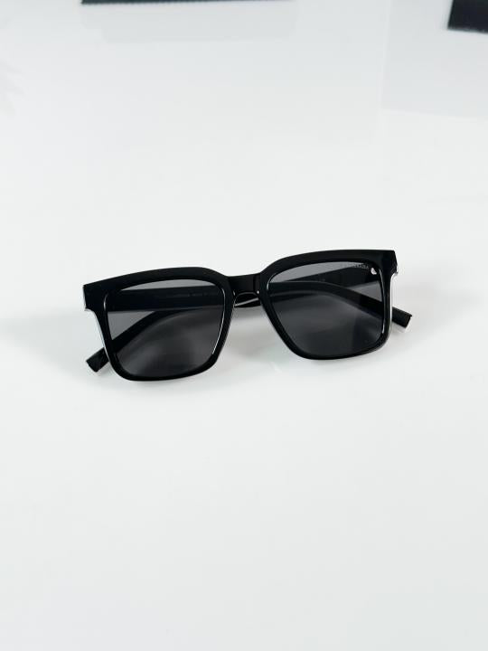 DG BLACK WHITE