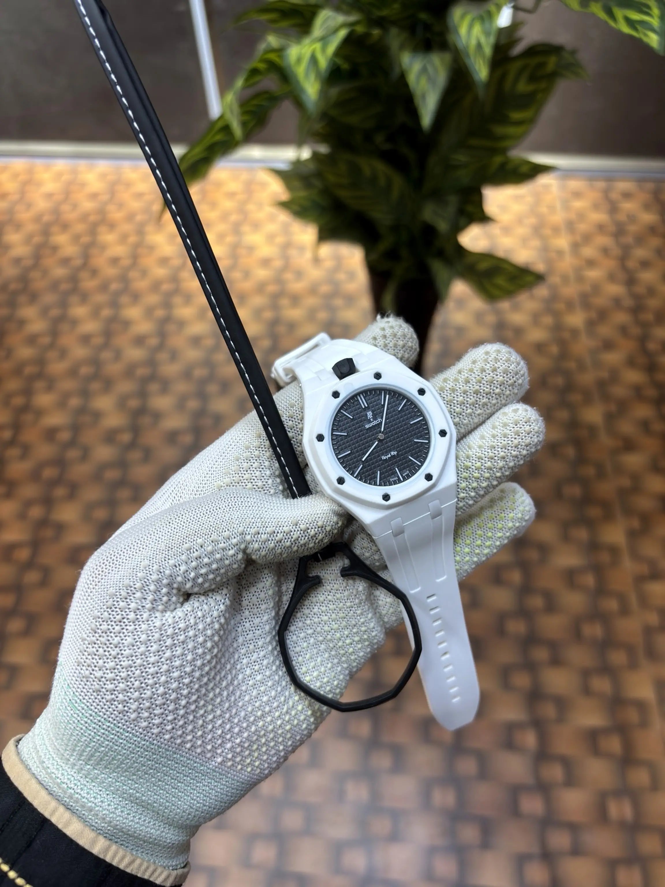 AP SWATC_H X ROYAL POP WITH BOX & SILICON STRAP WHITE BLACK