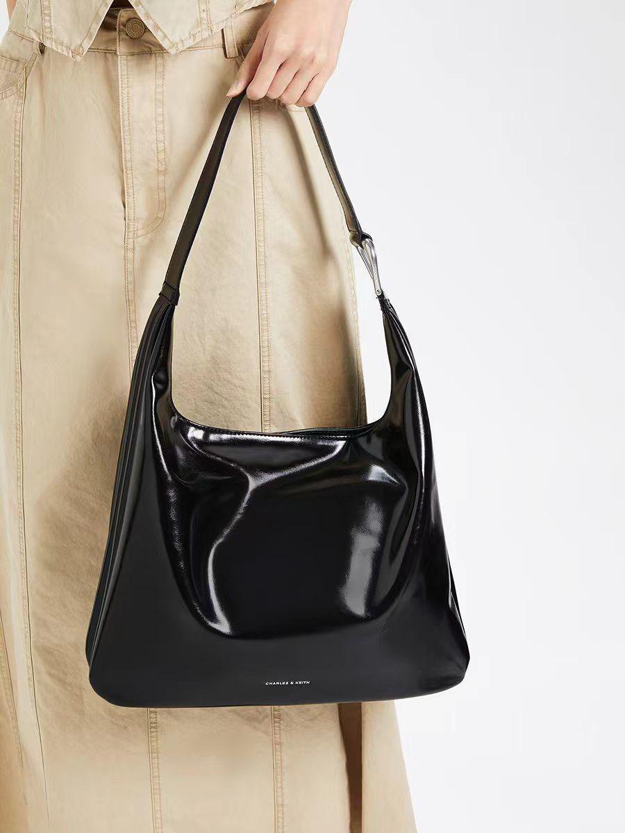 CHARLES & KIETH LUMEN HOBO BAG