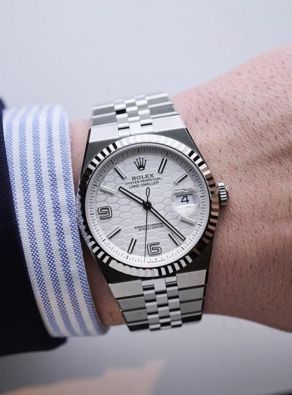 Role_x Oyster Perpetual Land Dweller Silver White